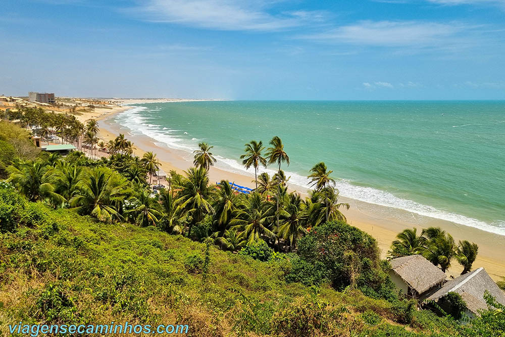 Praia de Lagoinha em formato de meia-lua, Paraipaba - Ceará